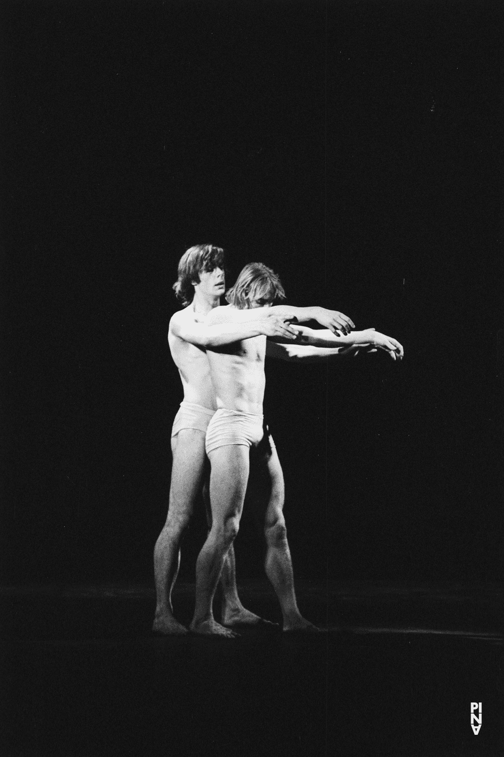 Ed Kortlandt and Dominique Mercy in “Iphigenie auf Tauris” by Pina Bausch with Tanztheater Wuppertal at Opernhaus Wuppertal (Germany), April 20, 1974