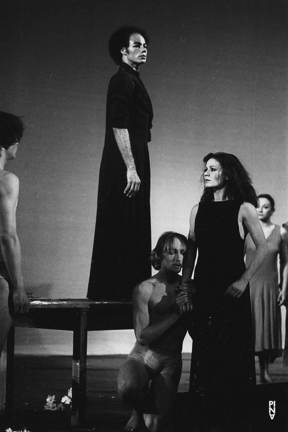 „Iphigenie auf Tauris“ von Pina Bausch mit Tanztheater Wuppertal im Opernhaus Wuppertal (Deutschland), 20. April 1974