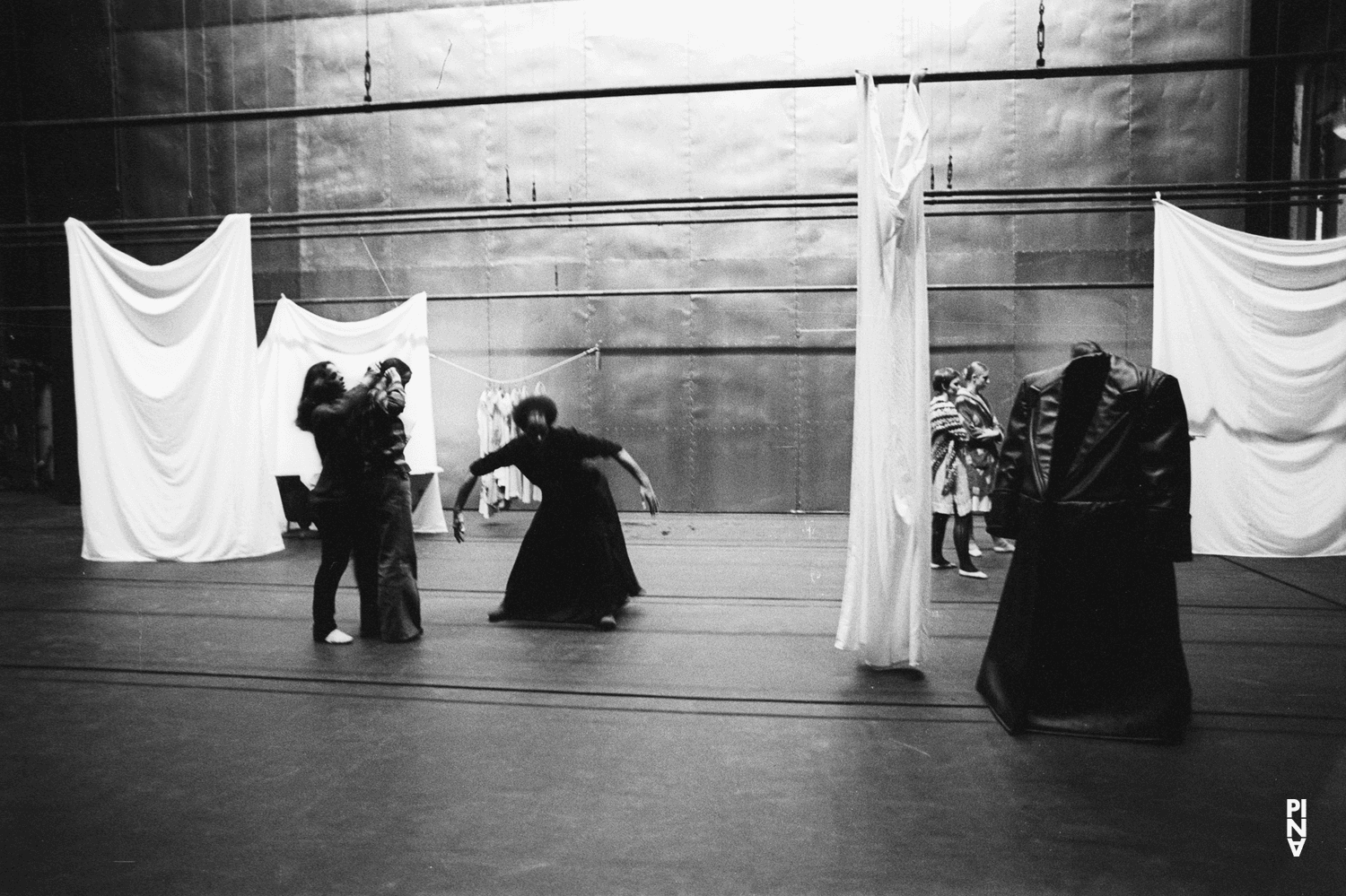 Carlos Orta in „Iphigenie auf Tauris“ von Pina Bausch mit Tanztheater Wuppertal im Opernhaus Wuppertal (Deutschland), 20. April 1974