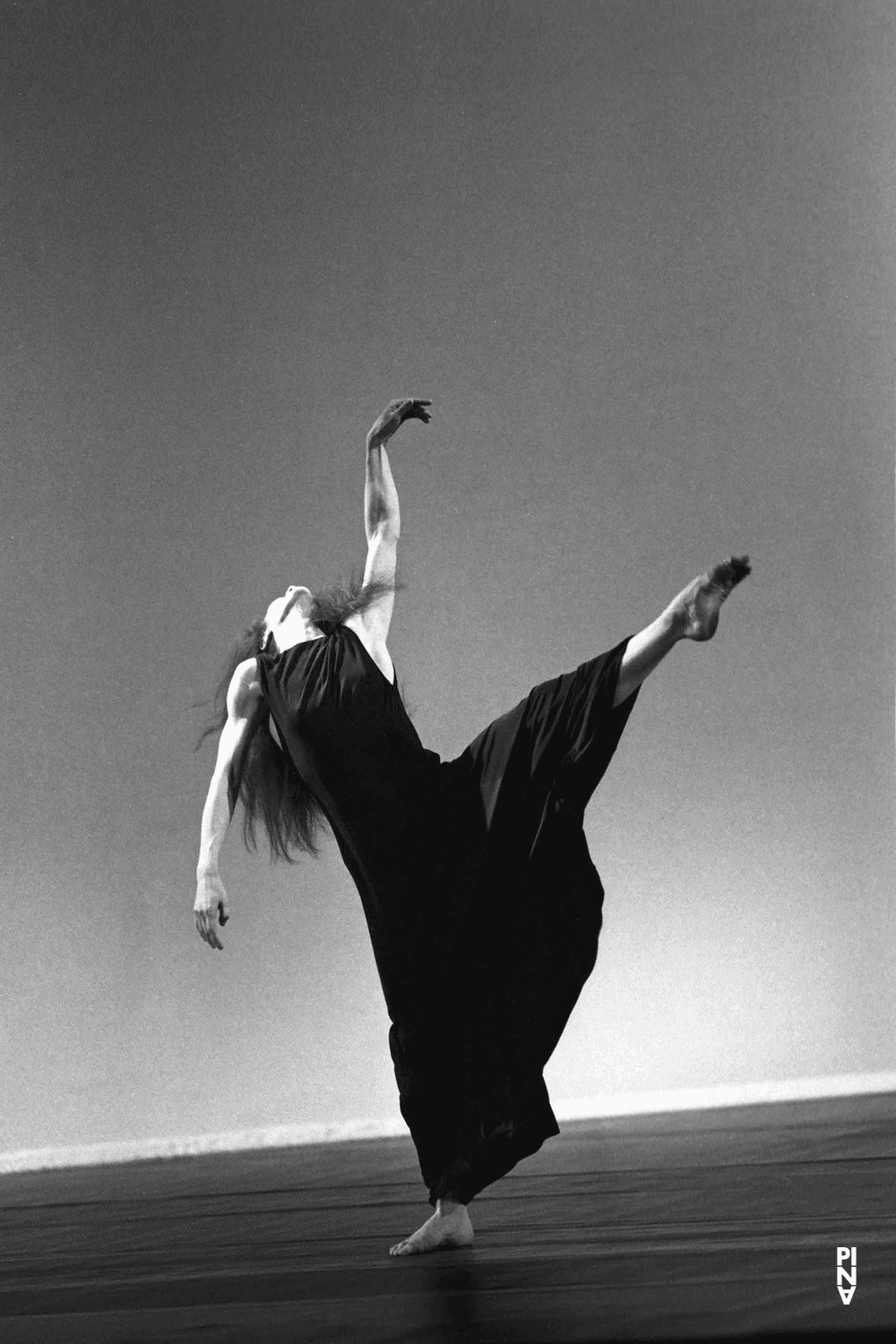 Malou Airaudo in “Iphigenie auf Tauris” by Pina Bausch with Tanztheater Wuppertal at Opéra de Paris Garnier (France), Feb. 20, 1991