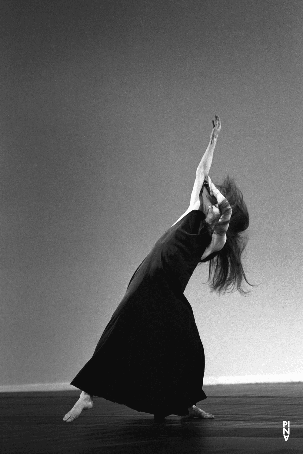 Malou Airaudo in “Iphigenie auf Tauris” by Pina Bausch with Tanztheater Wuppertal at Opéra de Paris Garnier (France), Feb. 20, 1991