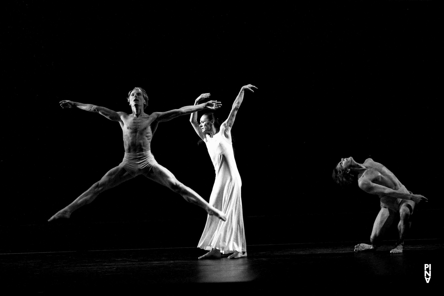 Ed Kortlandt, Dominique Mercy and Malou Airaudo in “Iphigenie auf Tauris” by Pina Bausch with Tanztheater Wuppertal at Opéra de Paris Garnier (France), Feb. 20, 1991