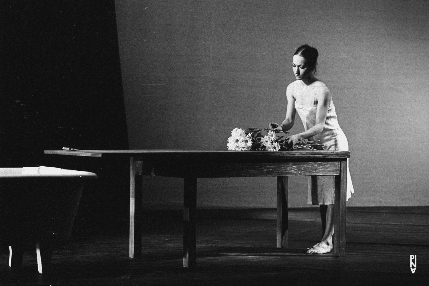 Vivienne Newport in „Iphigenie auf Tauris“ von Pina Bausch im Opernhaus Wuppertal, Spielzeit 1973/74