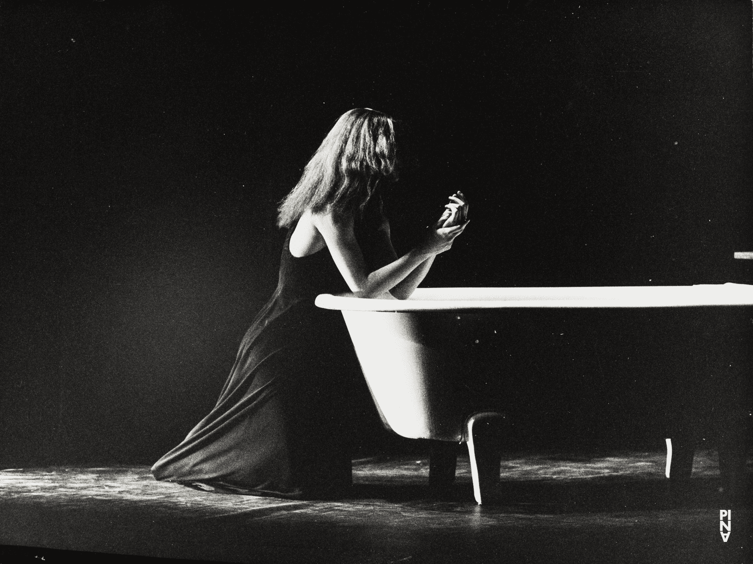 Malou Airaudo in „Iphigenie auf Tauris“ von Pina Bausch im Opernhaus Wuppertal, Spielzeit 1973/74