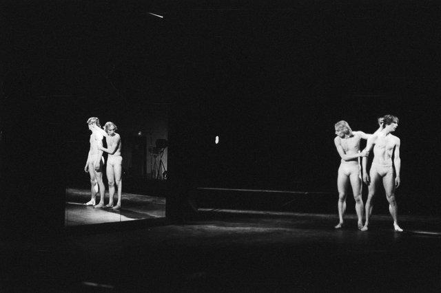 Dominique Mercy und Ed Kortlandt in „Iphigenie auf Tauris“ von Pina Bausch im Opernhaus Wuppertal, Spielzeit 1973/74