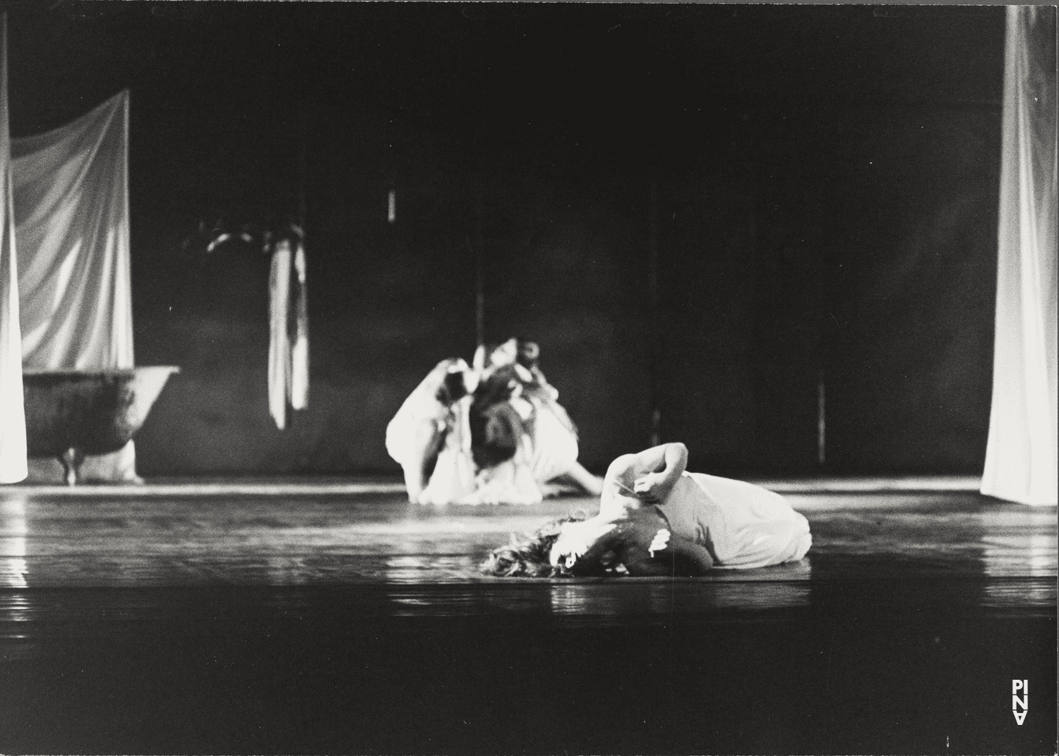 Malou Airaudo in „Iphigenie auf Tauris“ von Pina Bausch im Opernhaus Wuppertal, Spielzeit 1973/74