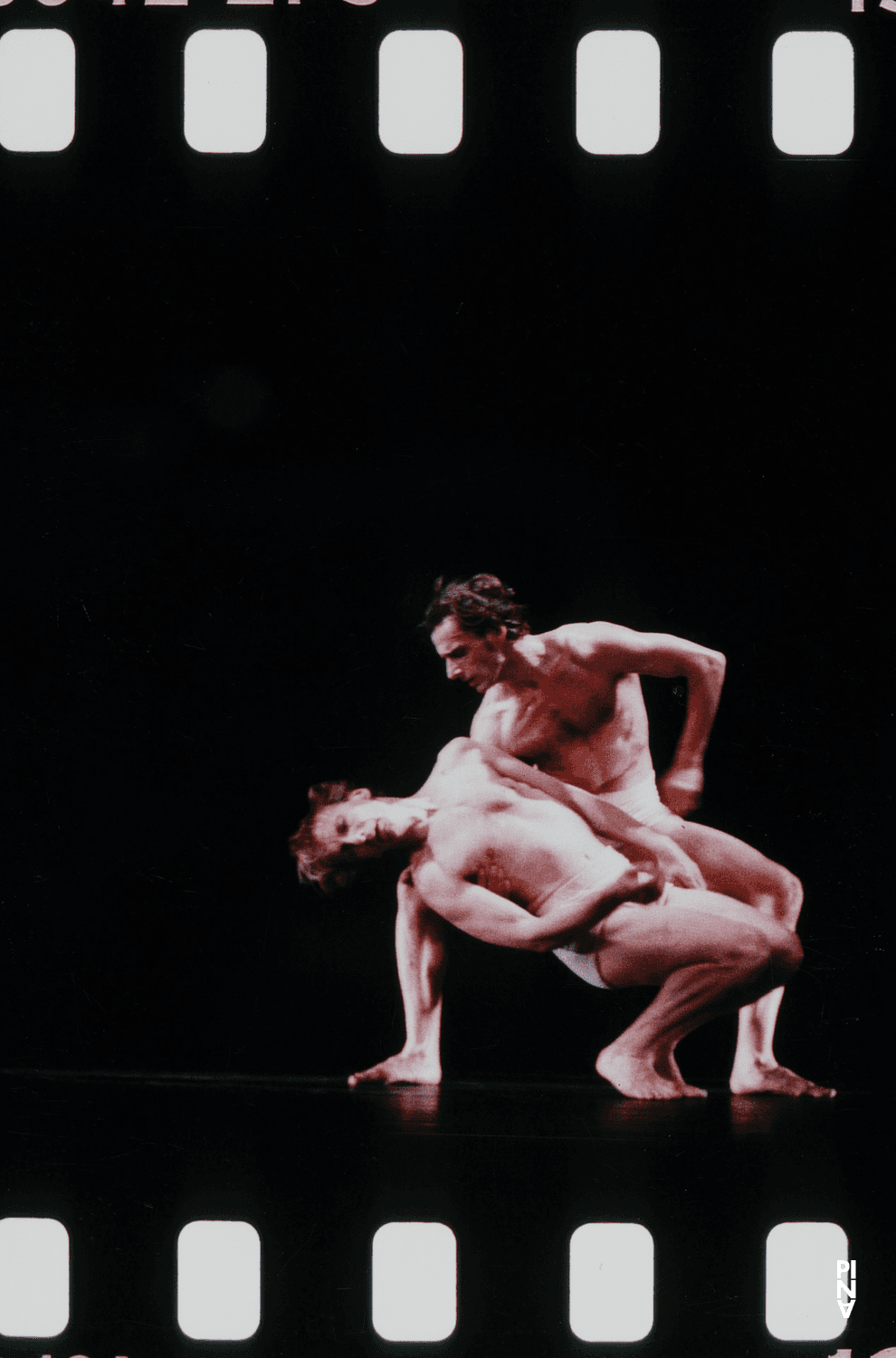 Dominique Mercy und Bernd Uwe Marszan in „Iphigenie auf Tauris“ von Pina Bausch