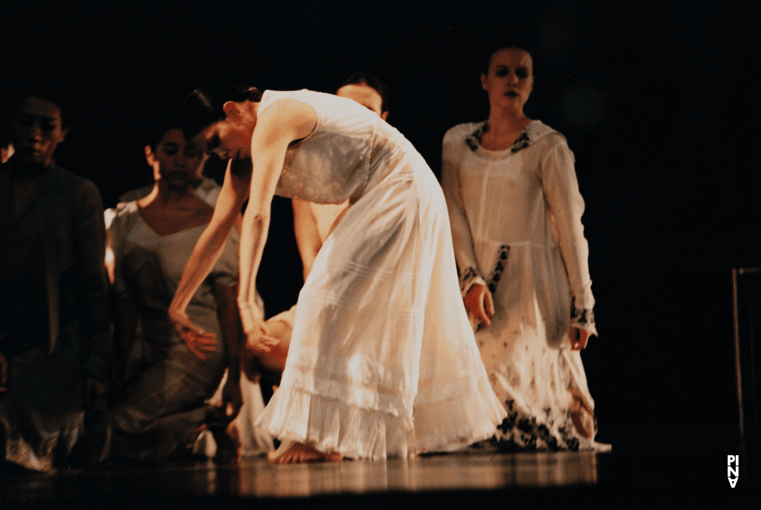 Ruth Amarante and Thusnelda Mercy in “Iphigenie auf Tauris” by Pina Bausch