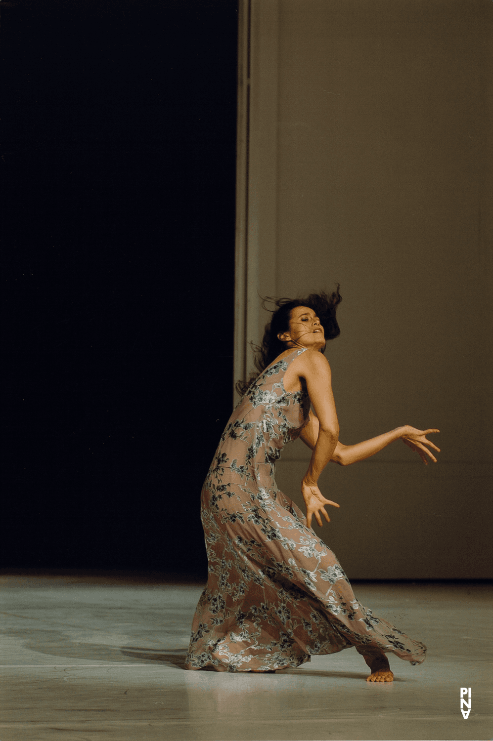 Clémentine Deluy dans « Pour les enfants d´hier, d´aujourd´hui et de demain » de Pina Bausch