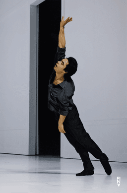 Kenji Takagi in « Pour les enfants d´hier, d´aujourd´hui et de demain » de Pina Bausch | Photo: Robert Stefanski