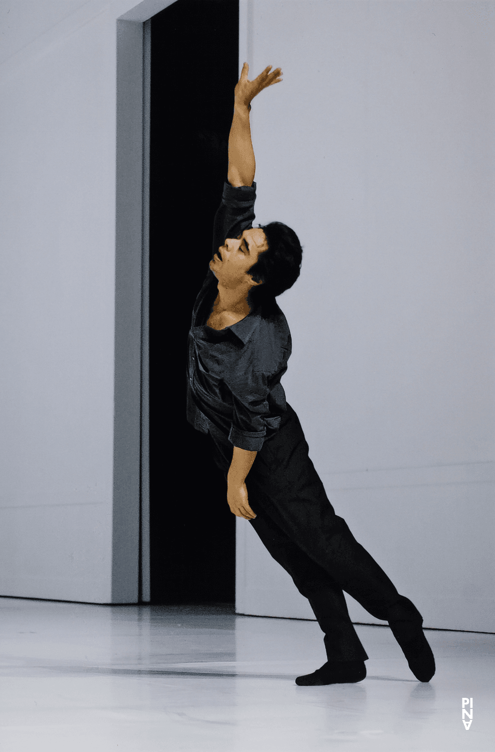 Kenji Takagi in „Für die Kinder von gestern, heute und morgen“ von Pina Bausch