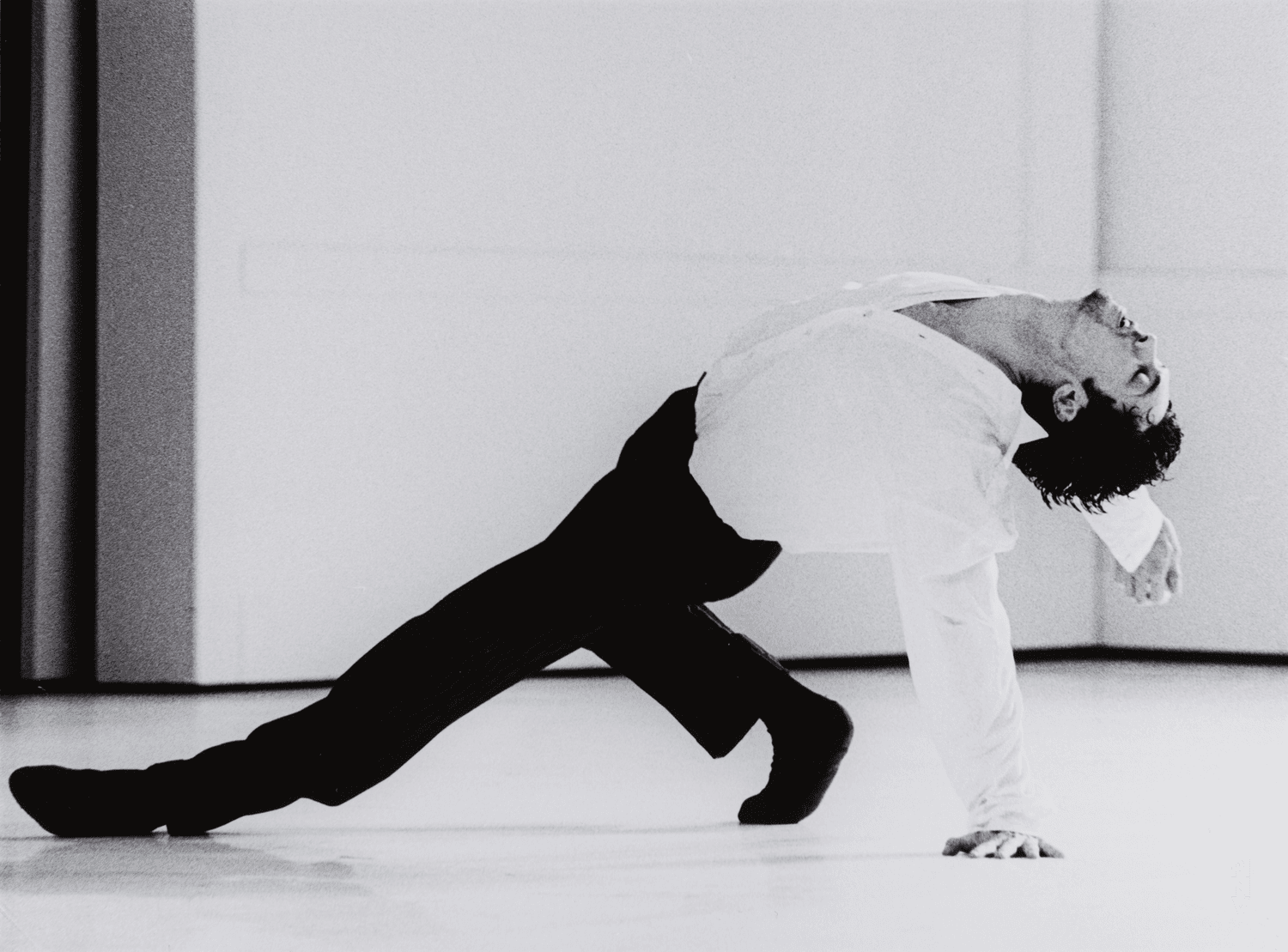 Fabien Prioville in „Für die Kinder von gestern, heute und morgen“ von Pina Bausch