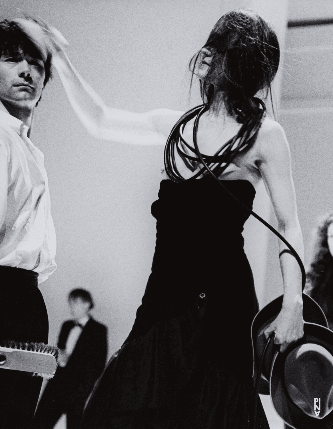 Julie Anne Stanzak und Rainer Behr in „Für die Kinder von gestern, heute und morgen“ von Pina Bausch