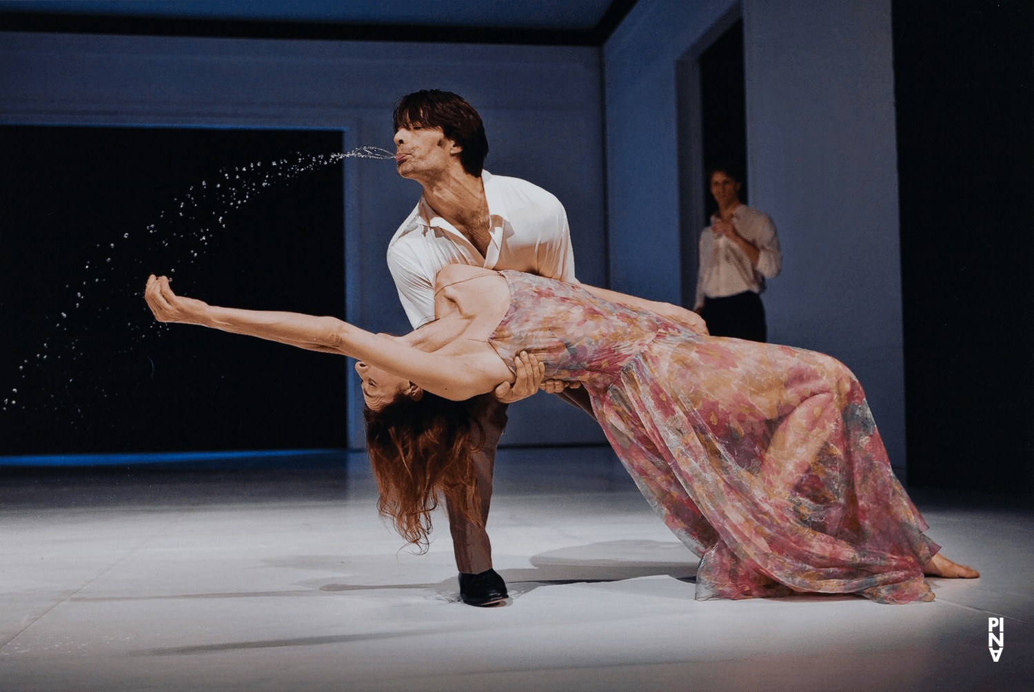 Rainer Behr, Héléna Pikon et Pascal Merighi dans « Pour les enfants d´hier, d´aujourd´hui et de demain » de Pina Bausch