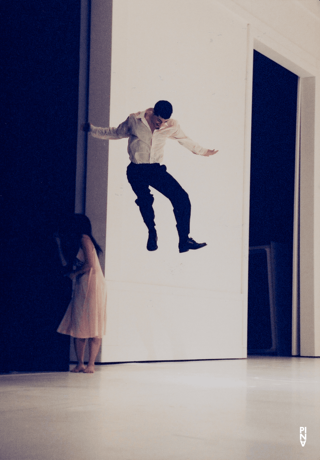 Fernando Suels Mendoza und Ditta Miranda Jasjfi in „Für die Kinder von gestern, heute und morgen“ von Pina Bausch