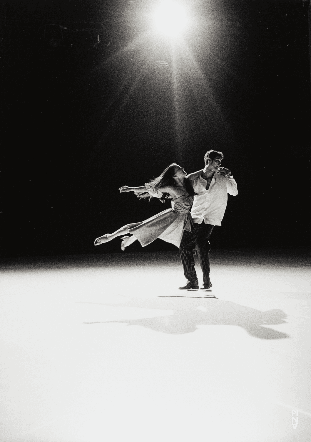 Fabien Prioville und Azusa Seyama in „Für die Kinder von gestern, heute und morgen“ von Pina Bausch