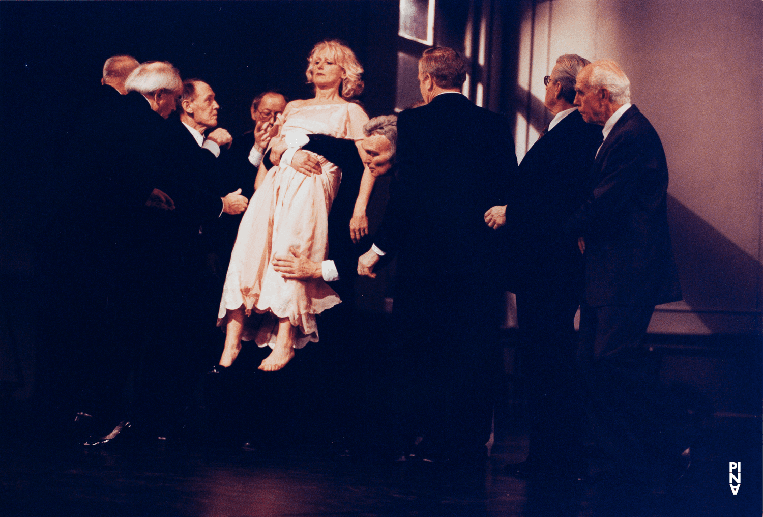 „Kontakthof. Mit Damen und Herren ab „65““ von Pina Bausch