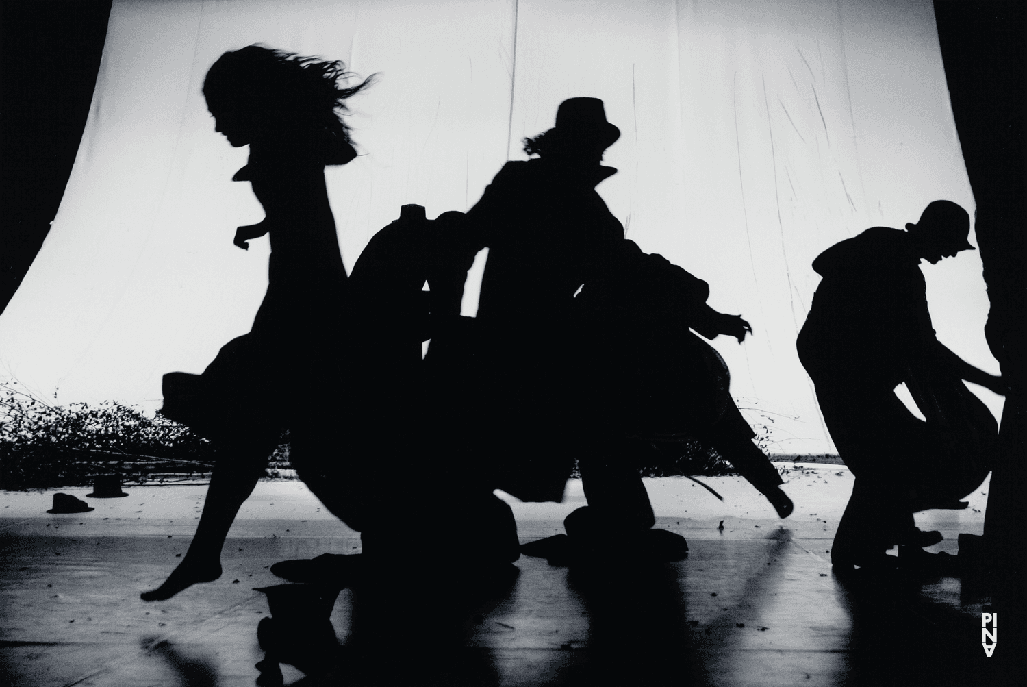 Thusnelda Mercy, Jorge Puerta Armenta et Urs Kaufmann dans « Komm tanz mit mir » de Pina Bausch au Schauspielhaus Wuppertal, 8 octobre 2008