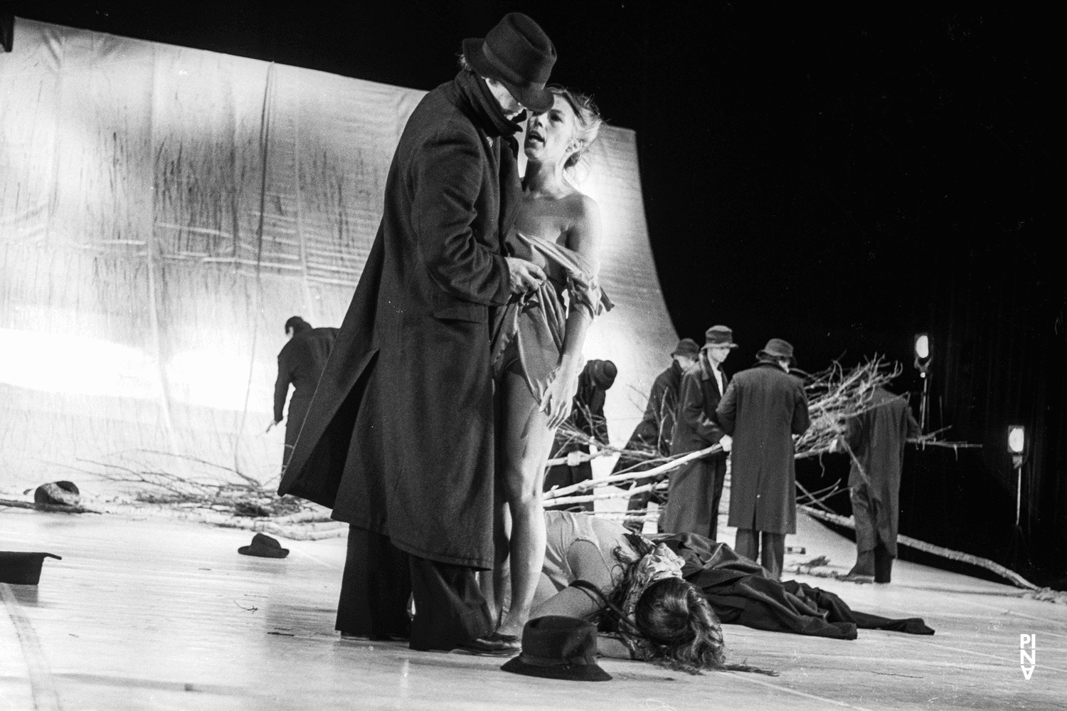 Marion Cito dans « Komm tanz mit mir » de Pina Bausch