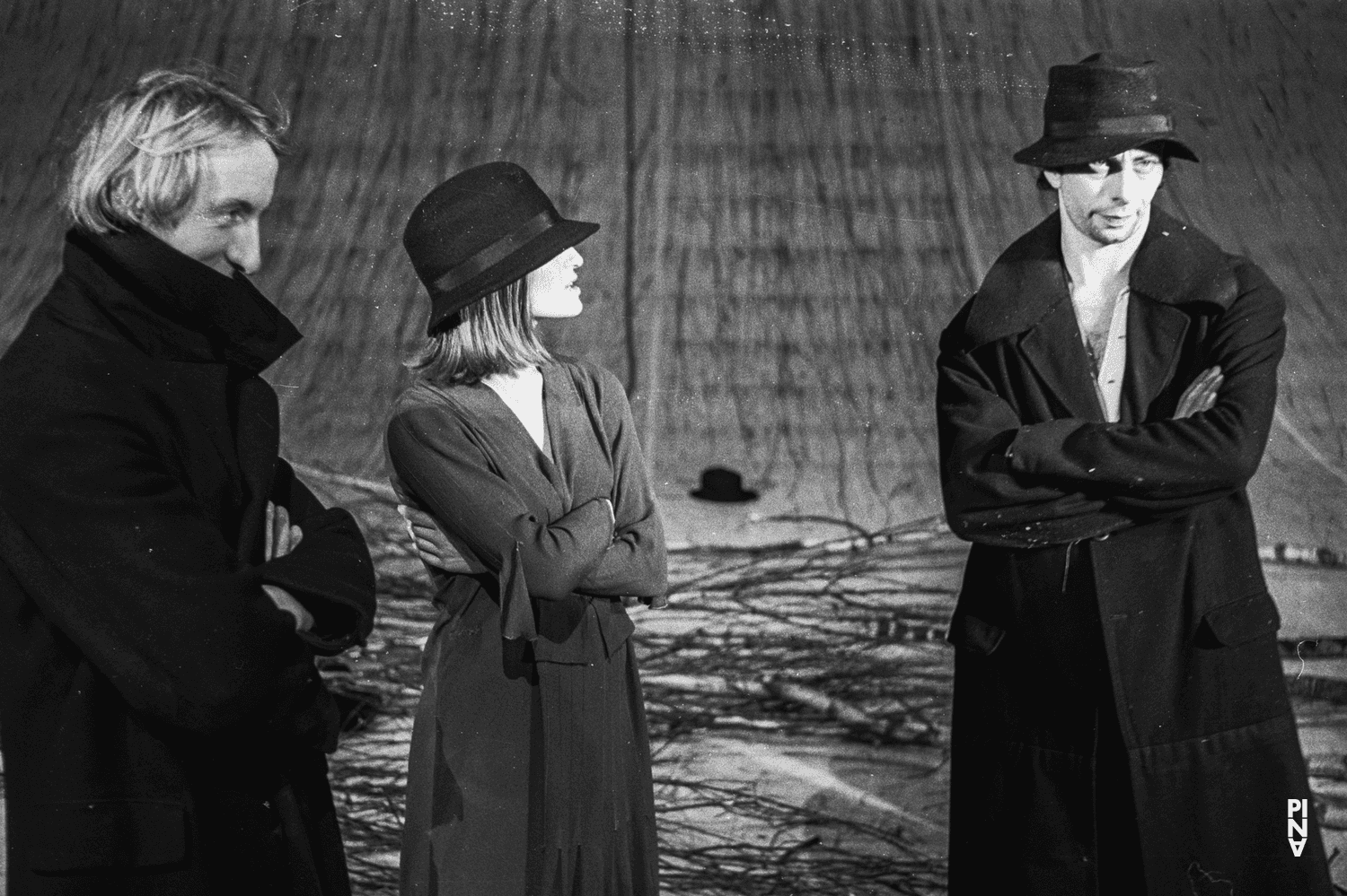 Dominique Mercy, Jacques Patarozzi und Dana Sapiro in „Komm tanz mit mir“ von Pina Bausch