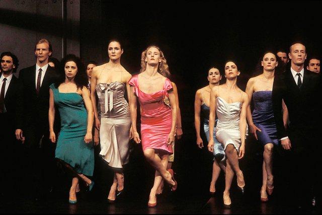 „Kontakthof“ von Pina Bausch mit Tanztheater Wuppertal im Théâtre de la Ville Paris (Frankreich), 25. Juni 1996