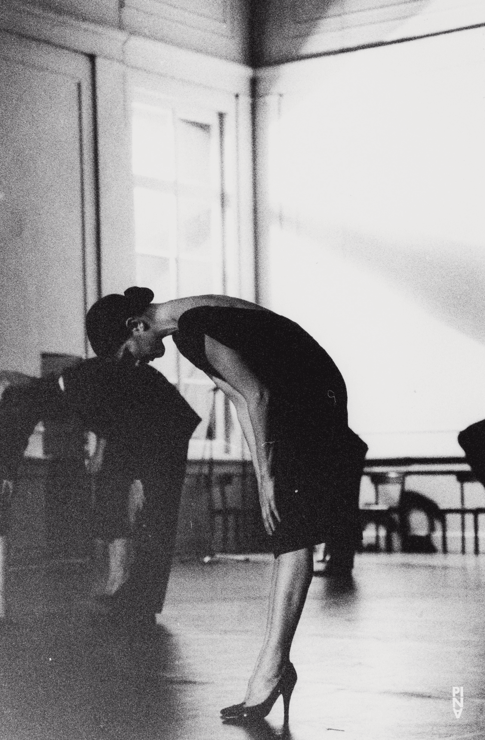 Ruth Amarante dans « Kontakthof » de Pina Bausch avec Tanztheater Wuppertal au Schauspielhaus Wuppertal (Allemagne), 21 février 2000