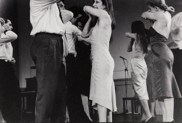 Beatrice Libonati, Barbara Kaufmann und Daphnis Kokkinos in „Kontakthof“ von Pina Bausch mit Tanztheater Wuppertal im Schauspielhaus Wuppertal (Deutschland), 21. Februar 2000