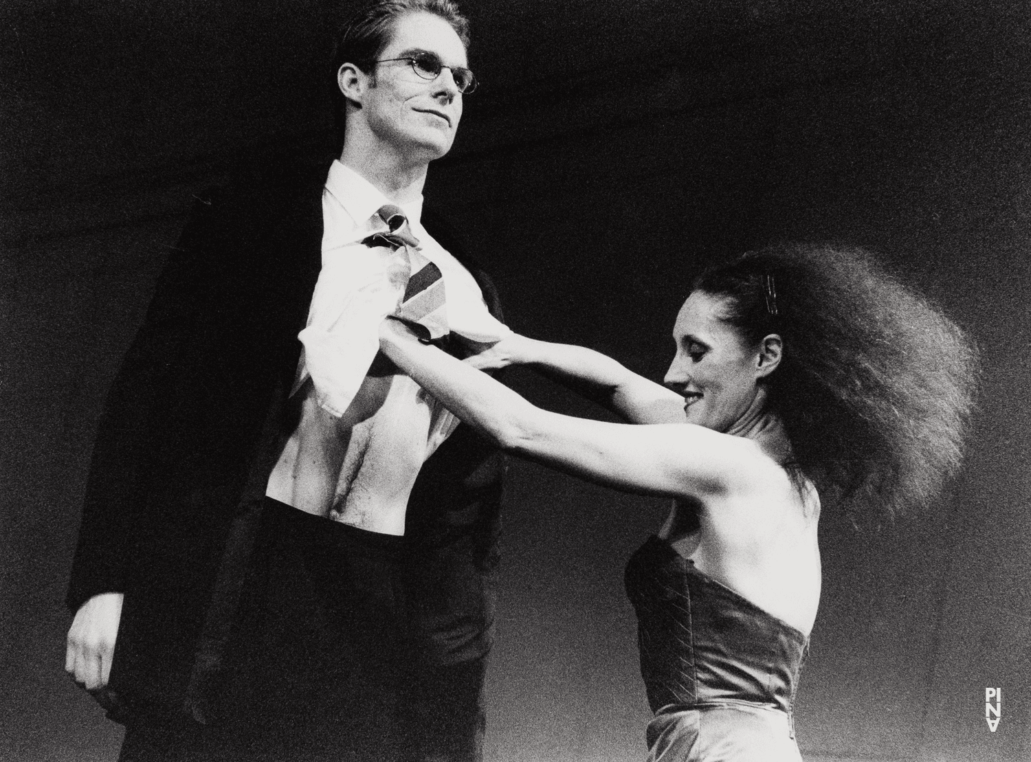 Nazareth Panadero et Michael Strecker dans « Kontakthof » de Pina Bausch avec Tanztheater Wuppertal au Schauspielhaus Wuppertal (Allemagne), 21 février 2000