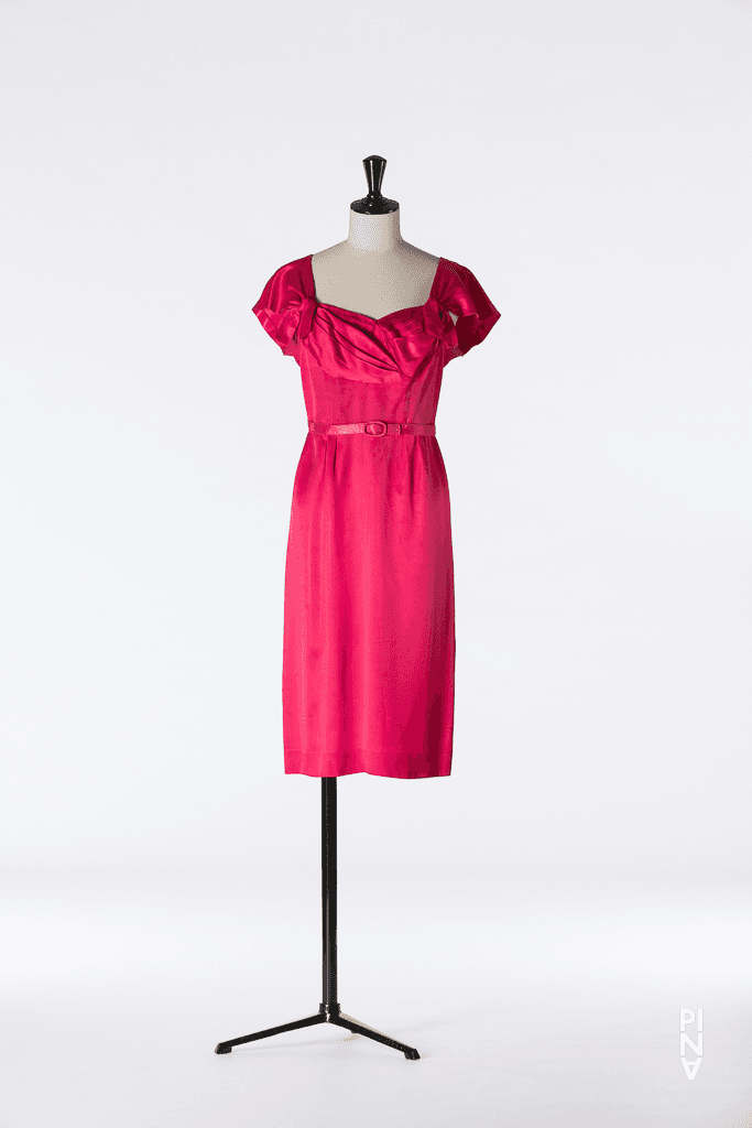 Kurzes Kleid, getragen von Josephine Ann Endicott in „Kontakthof“ von Pina Bausch