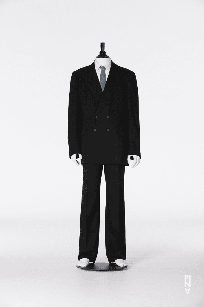 Anzug, getragen in „Kontakthof“ von Pina Bausch