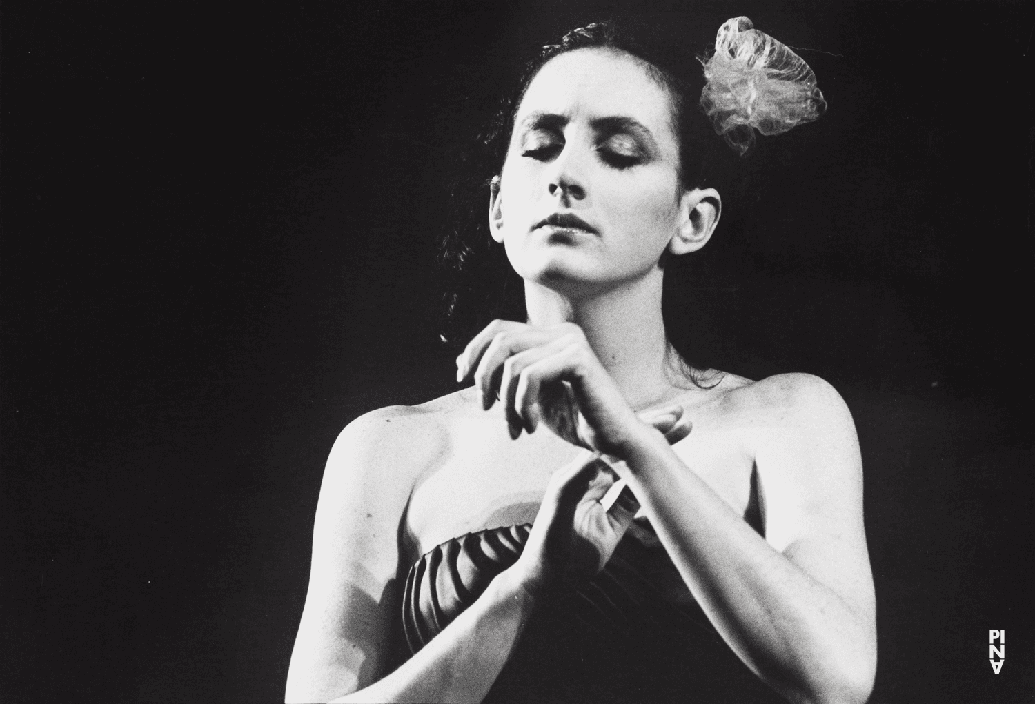 Meryl Tankard dans « Kontakthof » de Pina Bausch