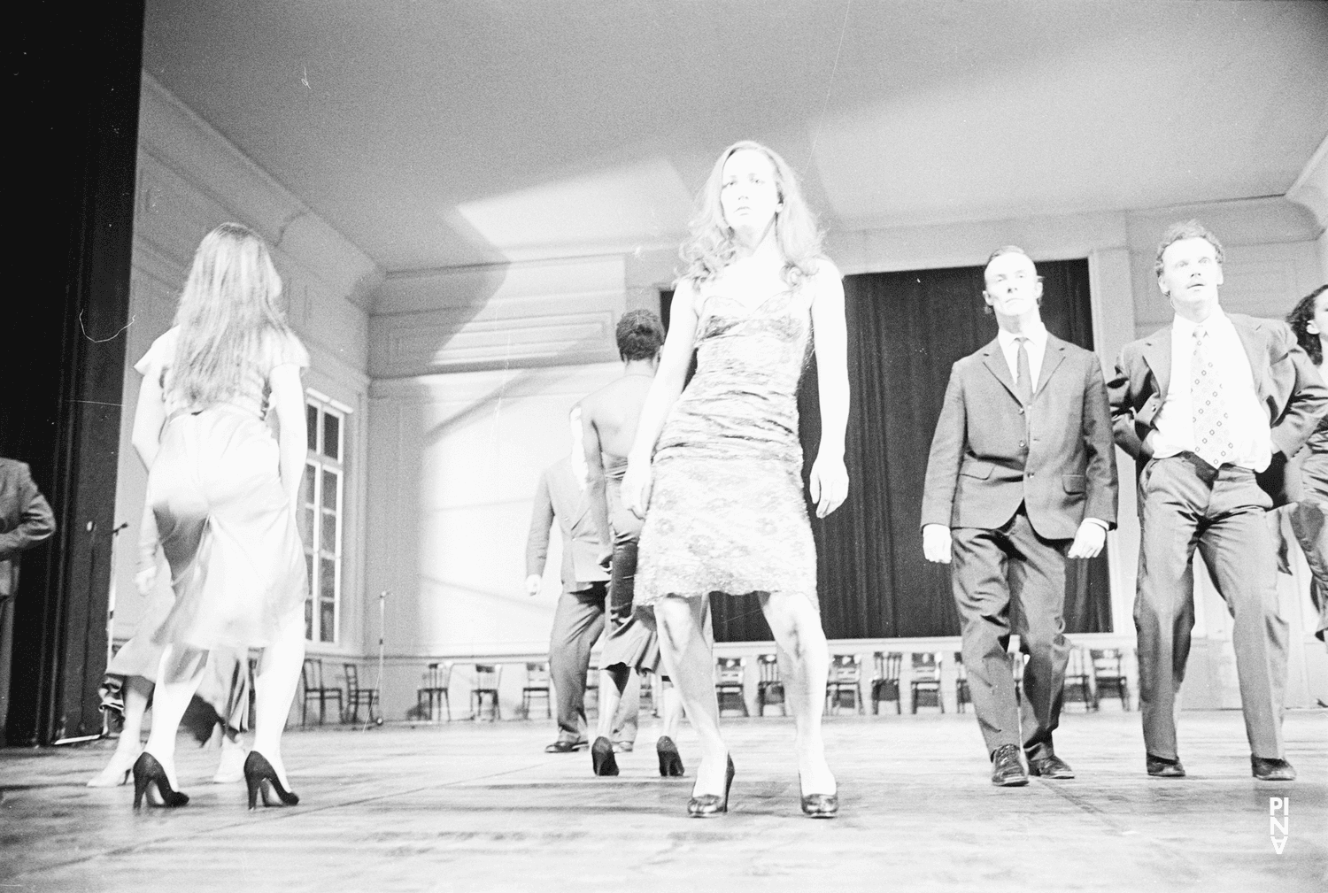 Vivienne Newport, Heinz Samm et John Giffin dans « Kontakthof » de Pina Bausch