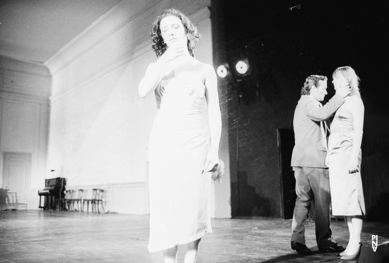 Beatrice Libonati, Fernando Cortizo und Silvia Kesselheim in „Kontakthof“ von Pina Bausch