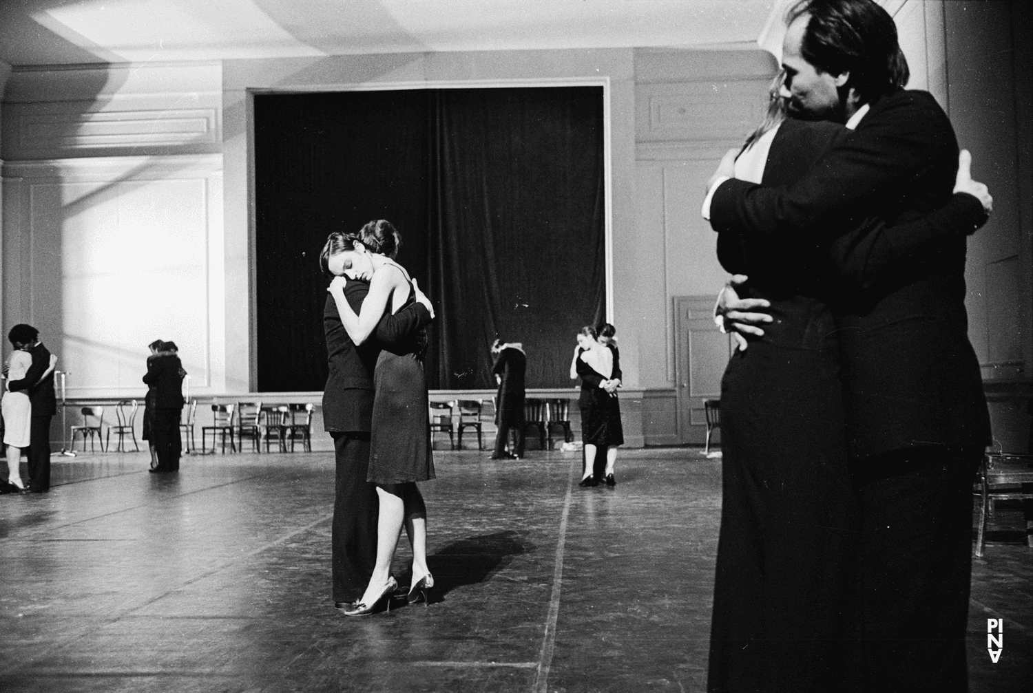 Luis P. Layag und Anne Martin in „Kontakthof“ von Pina Bausch