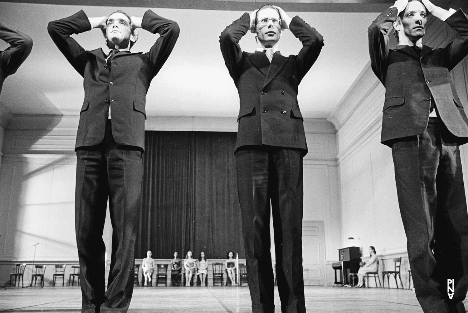 John Giffin, Ed Kortlandt und Arthur Rosenfeld in „Kontakthof“ von Pina Bausch