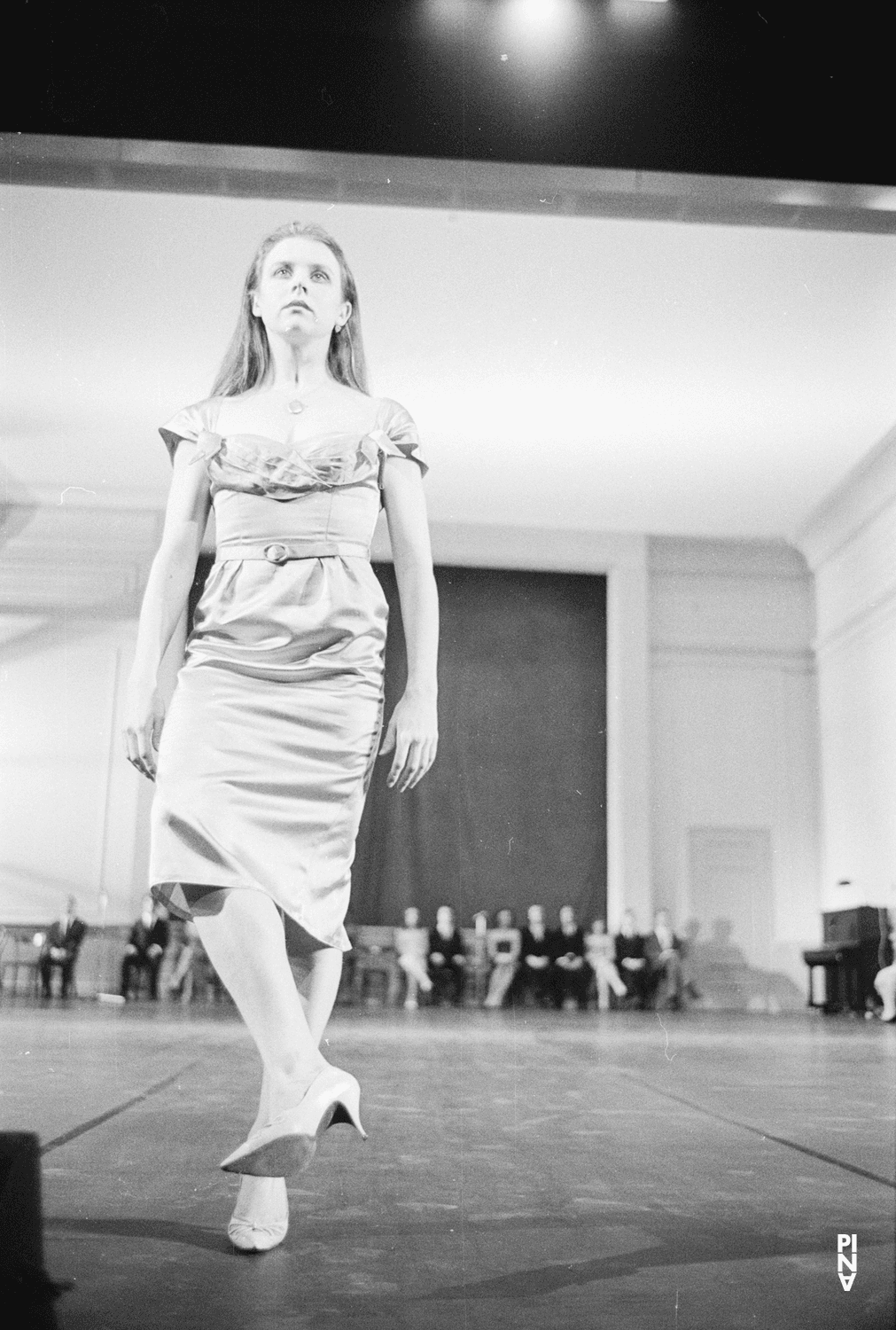 Josephine Ann Endicott in „Kontakthof“ von Pina Bausch