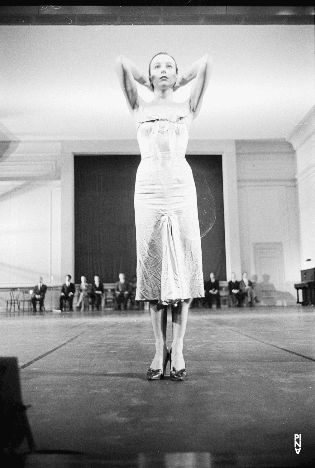 Anne Martin dans « Kontakthof » de Pina Bausch