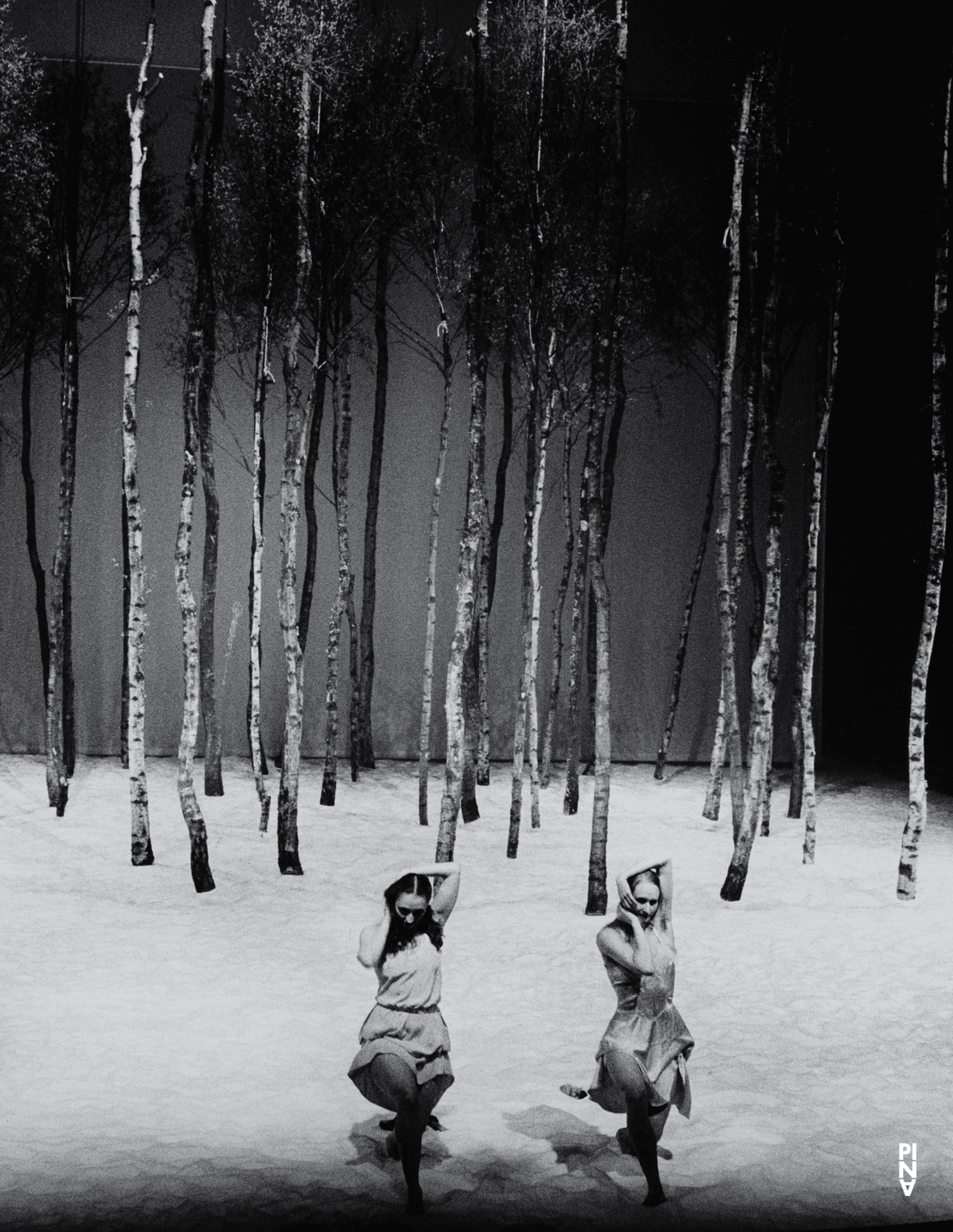 Julie Shanahan und Nazareth Panadero in „Tanzabend II“ von Pina Bausch