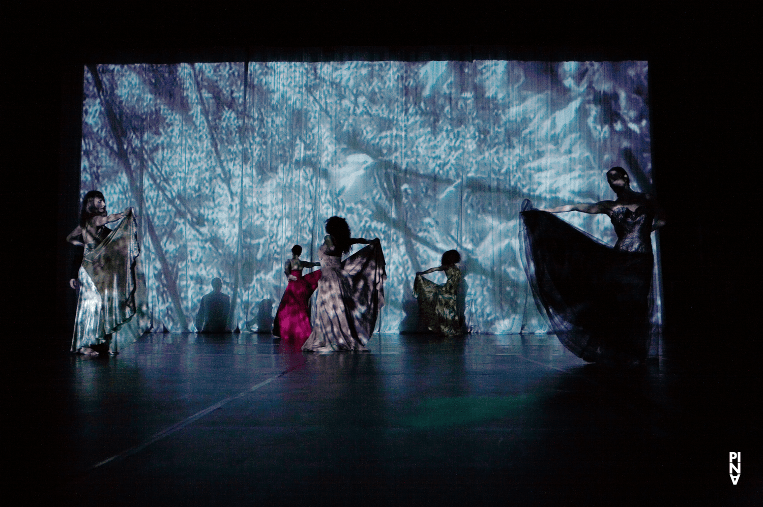 Julie Shanahan in „'Sweet Mambo'“ von Pina Bausch mit Tanztheater Wuppertal im Schauspielhaus Wuppertal (Deutschland), 29. Mai 2008