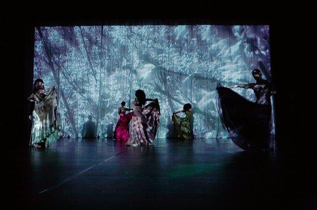 Julie Shanahan in „'Sweet Mambo'“ von Pina Bausch mit Tanztheater Wuppertal im Schauspielhaus Wuppertal (Deutschland), 29. Mai 2008