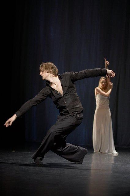 Michael Strecker and Julie Shanahan in “'Sweet Mambo'” by Pina Bausch with Tanztheater Wuppertal at Schauspielhaus Wuppertal (Germany), May 29, 2008