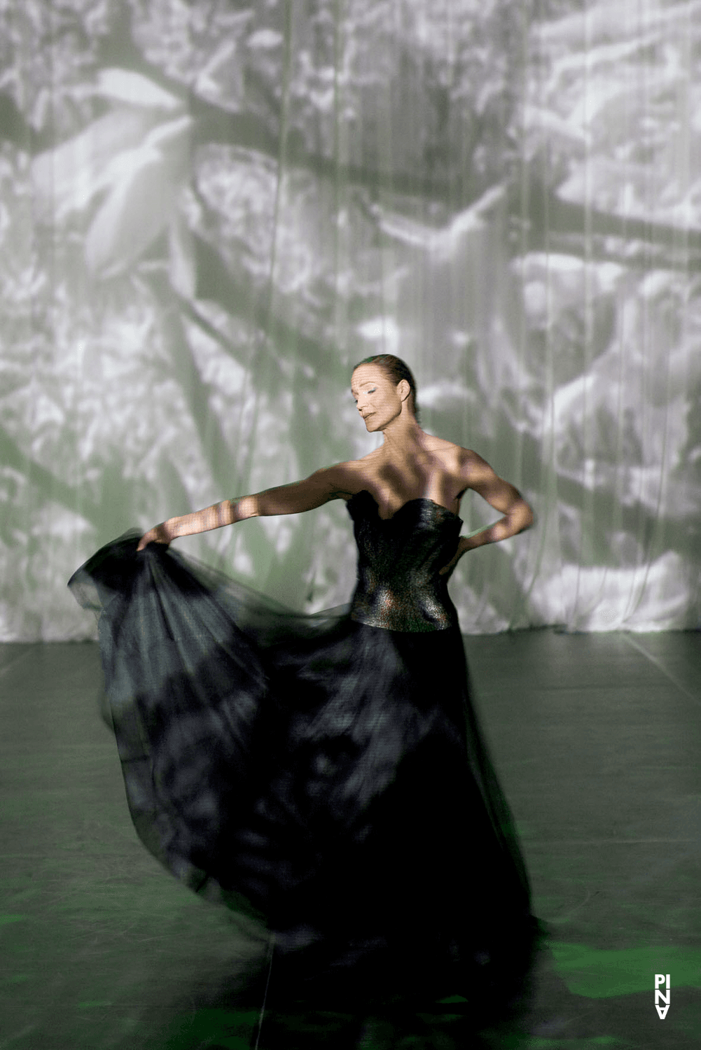 Julie Anne Stanzak dans « 'Sweet Mambo' » de Pina Bausch avec Tanztheater Wuppertal au  Théâtre de la Ville Paris (France), 18 janvier 2009