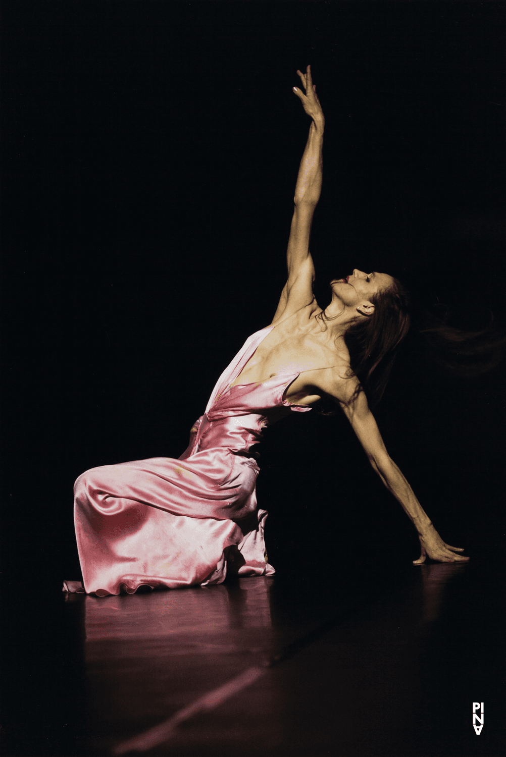 Julie Anne Stanzak in „'Sweet Mambo'“ von Pina Bausch im Schauspielhaus Wuppertal, Spielzeit 2007/08