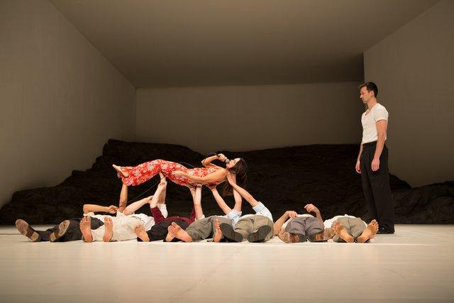 Ruth Amarante et Michael Carter dans « Masurca Fogo » de Pina Bausch avec Tanztheater Wuppertal à l'Opernhaus Wuppertal (Allemagne), 24 mars 2015