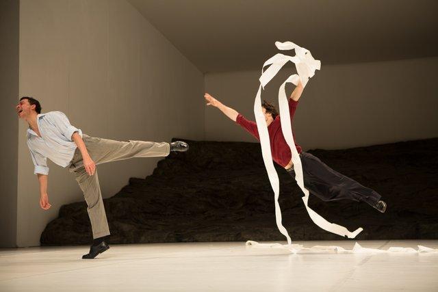 Fernando Suels Mendoza in „Masurca Fogo“ von Pina Bausch mit Tanztheater Wuppertal im Opernhaus Wuppertal (Deutschland), 24. März 2015