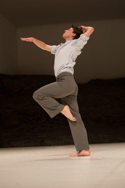 Aleš Čuček dans « Masurca Fogo » de Pina Bausch avec Tanztheater Wuppertal à l'Opernhaus Wuppertal (Allemagne), 24 mars 2015