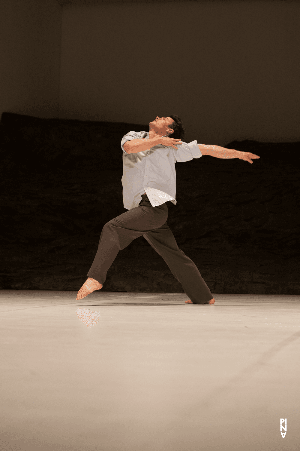 Paul White in „Masurca Fogo“ von Pina Bausch mit Tanztheater Wuppertal im Opernhaus Wuppertal (Deutschland), 24. März 2015