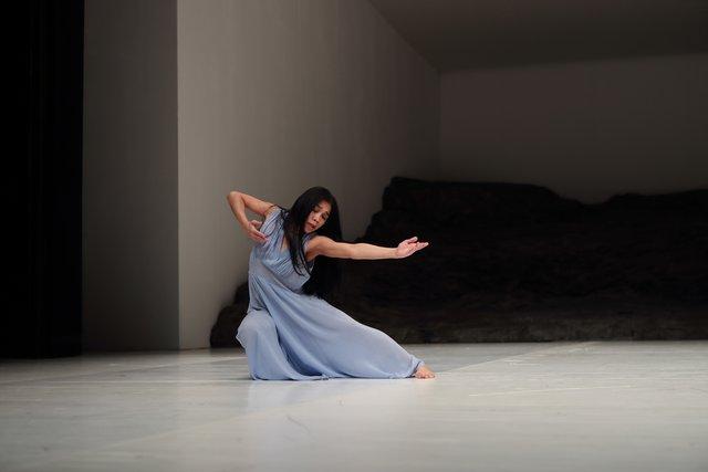 Ditta Miranda Jasjfi in „Masurca Fogo“ von Pina Bausch mit Tanztheater Wuppertal im Opernhaus Wuppertal (Deutschland), 28. März 2018