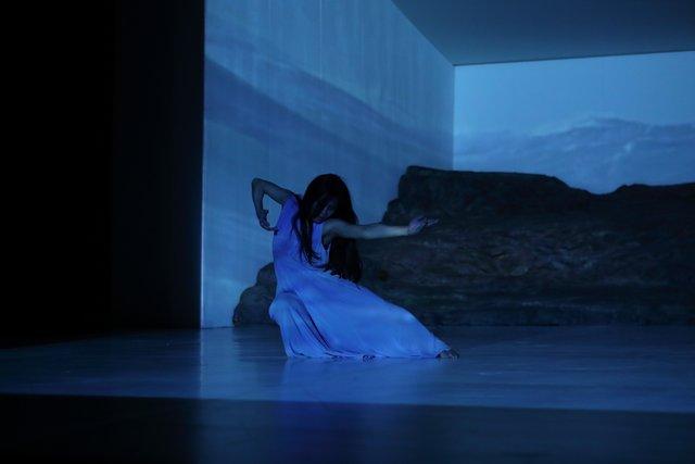 Ditta Miranda Jasjfi in „Masurca Fogo“ von Pina Bausch mit Tanztheater Wuppertal im Opernhaus Wuppertal (Deutschland), 28. März 2018