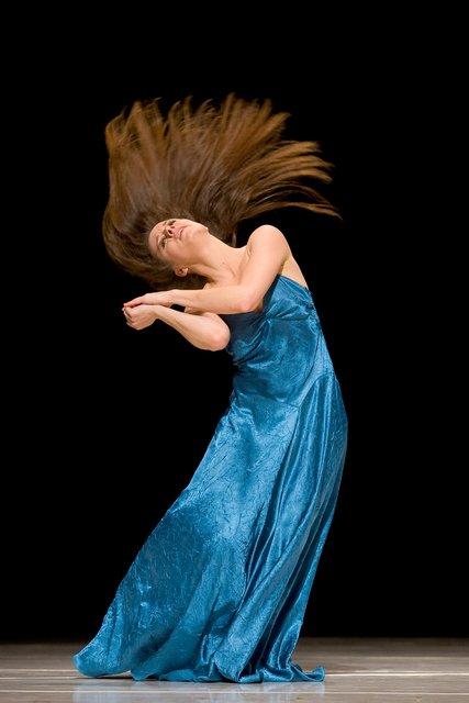 Thusnelda Mercy dans « "... como el musguito en la piedra, ay si, si, si ..." (Comme la mousse sur la pierre) » de Pina Bausch avec Tanztheater Wuppertal à l'Opernhaus Wuppertal (Allemagne), 11 juin 2009